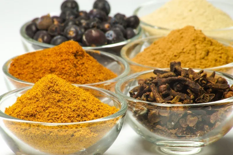 Function currying with default params in JavaScript